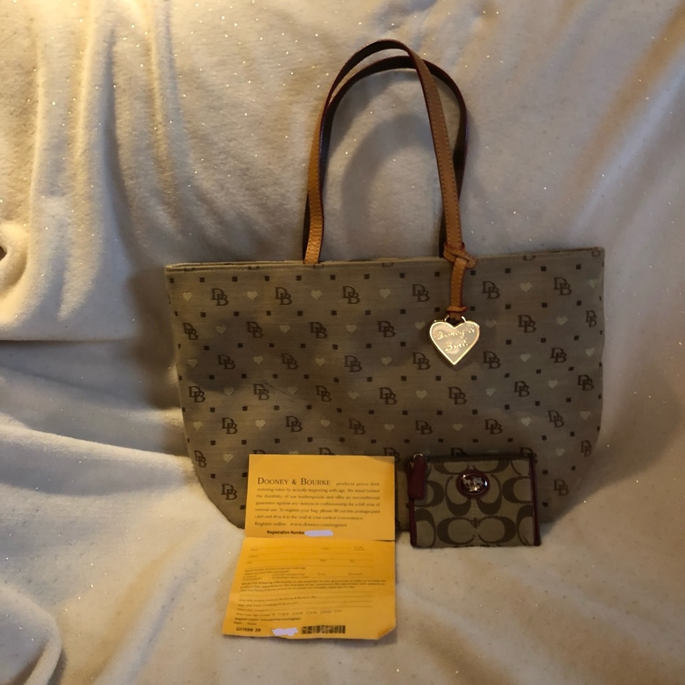 VINTAGE DOONEY & BOURKE TOTE WITH ORIGINAL REGISTRATION CARD & GIFT